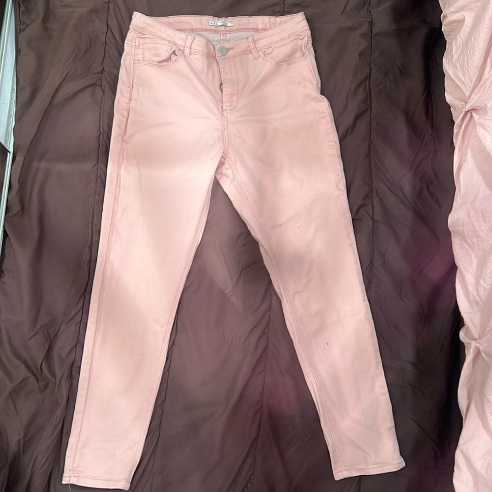 Light pink skinny jeans !